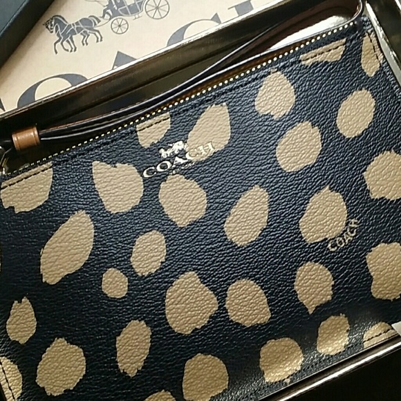 🌷COACH BOXED WRISTLET🌷🌷 - Picture 3 of 8